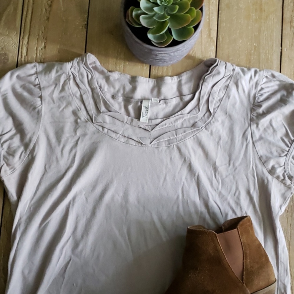 Fossil Scalloped  Tee